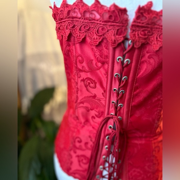 Fredrick’s of Hollywood red lace corset - Picture 5 of 9